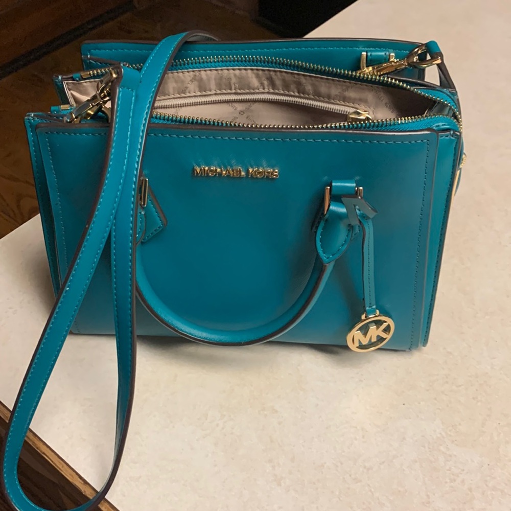 Michael Kors Jet set purse. With handles and a strap.